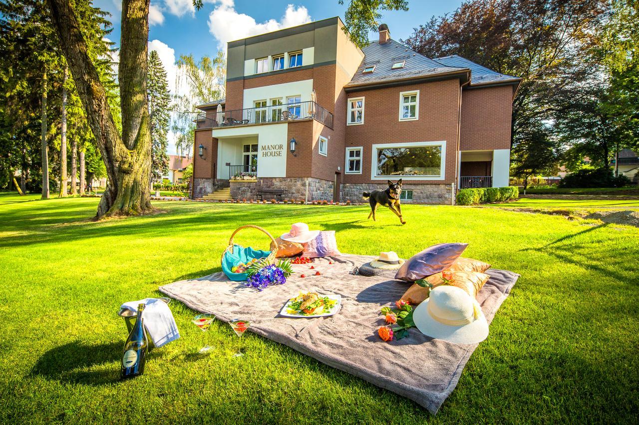 Manor House Hotel Broumov Exterior photo